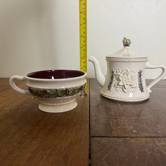 Grasslands Roads Holiday Garland Ceramic Teapot with lid and Tea cup Set - Picture 9 of 9